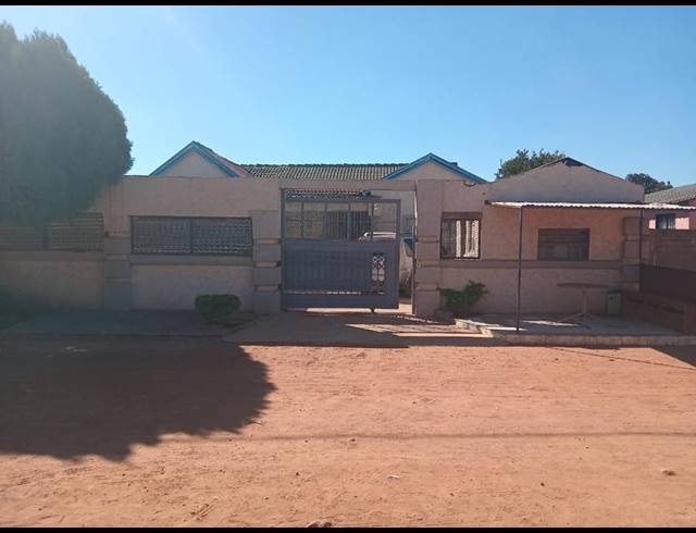 4 BEDROOM HOUSE FOR SALE IN SOSHANGUVE SOUTH